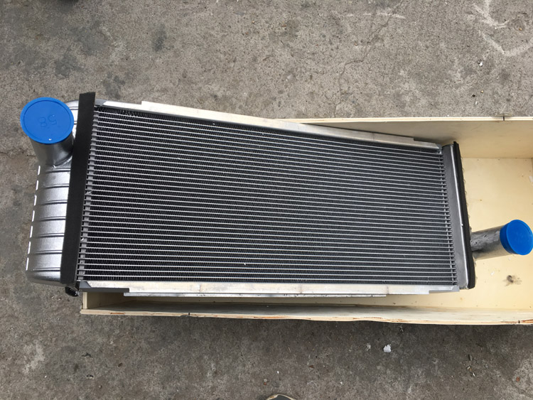 EC210全鋁（lǚ）水（shuǐ）箱