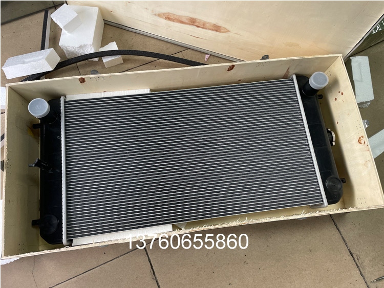 日立ZAX135U挖掘機水箱（xiāng）